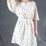 Handmade COSMOS tunic or short dress: the waist can be worn loose or defined with a fabric belt. The garment combines simple construction and a fluid shape.