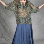SOL beginner-friendly women’s tunic PDF pattern, featuring an airy, relaxed silhouette, V-shaped neckline and elegant Japanese sleeves.