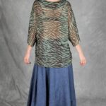 SOL loose tunic top PDF pattern for women, featuring an understated V-neck, roomy cut and integrated sleeves for a clean silhouette.