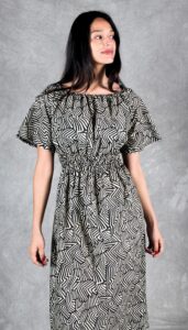 Primer plano del escote y las mangas del vestido Dune – patrón de costura de vestido fácil