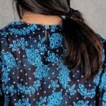 AGATHE blouse sewing pattern: close-up of the back neckline of the blue patterned blouse with its small keyhole opening.