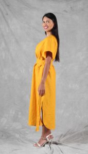 Patrón de vestido largo fácil – silueta caftán con abertura lateral para mayor comodidad y movimiento